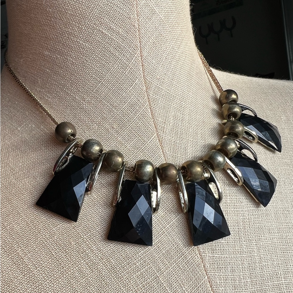 Black chunky short necklace